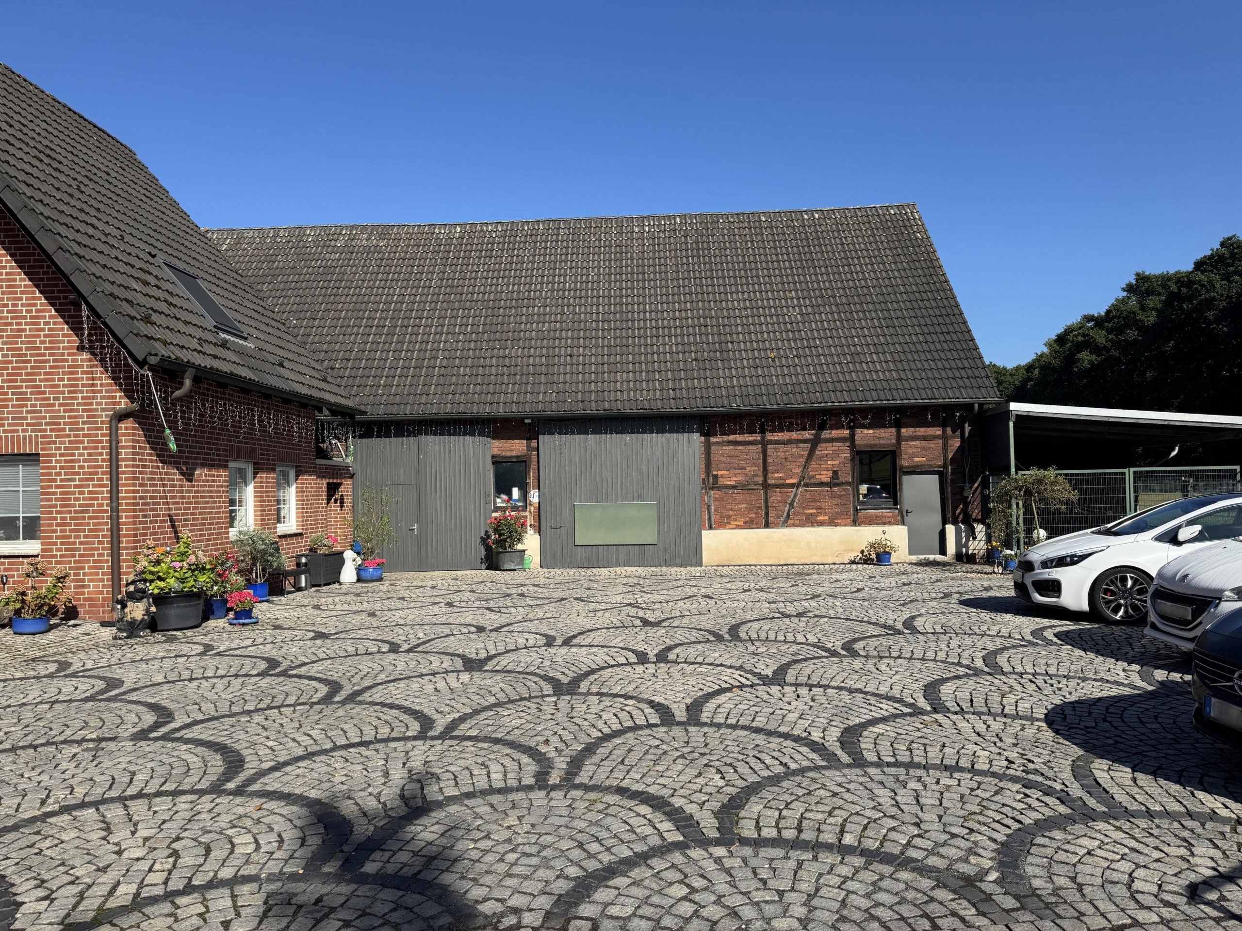 Ländliches Anwesen mit drei Wohneinheiten, Scheune, zwei Stallungen und Weideflächen in Selm