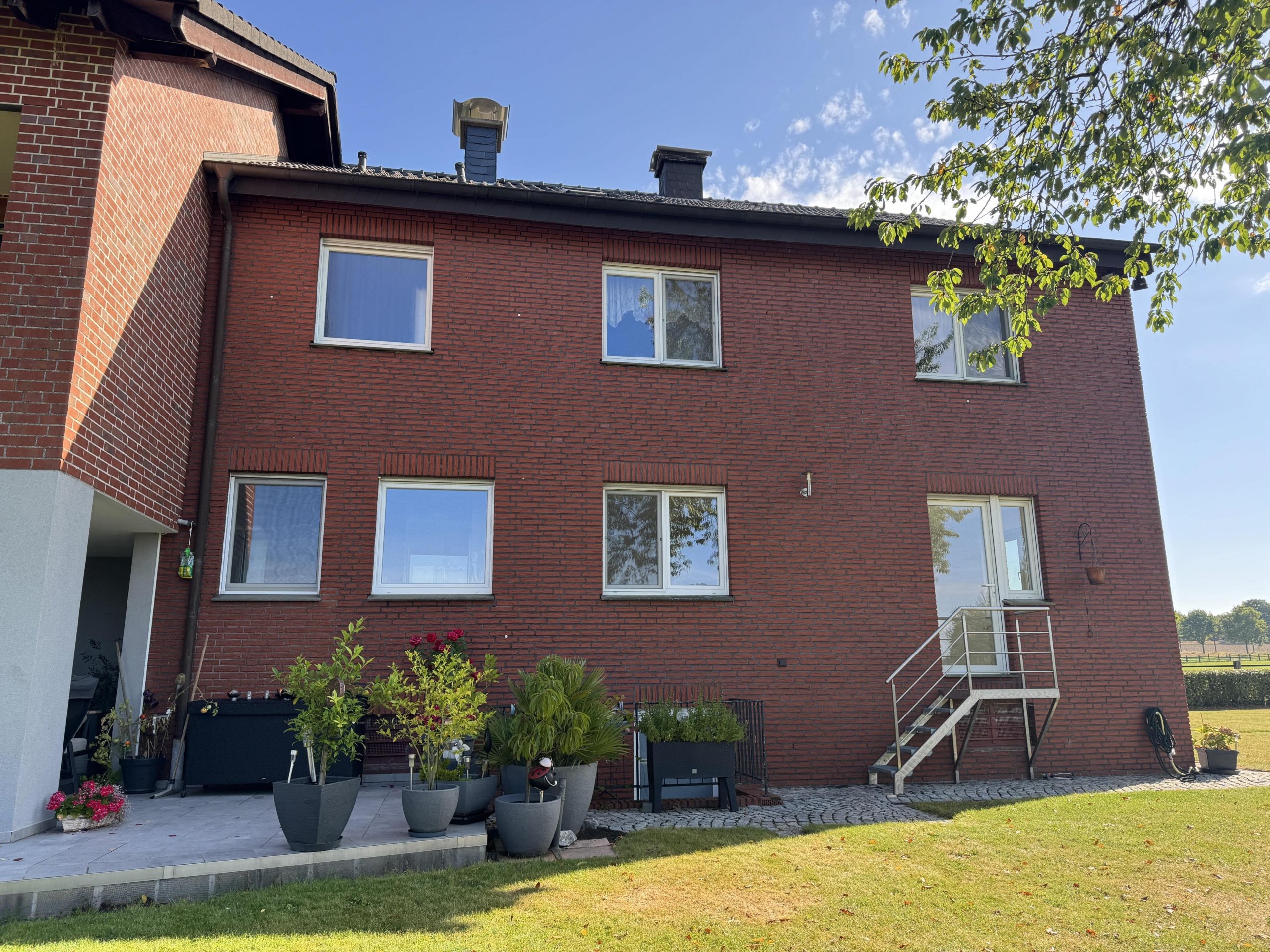 Ländliches Anwesen mit drei Wohneinheiten, Scheune, zwei Stallungen und Weideflächen in Selm