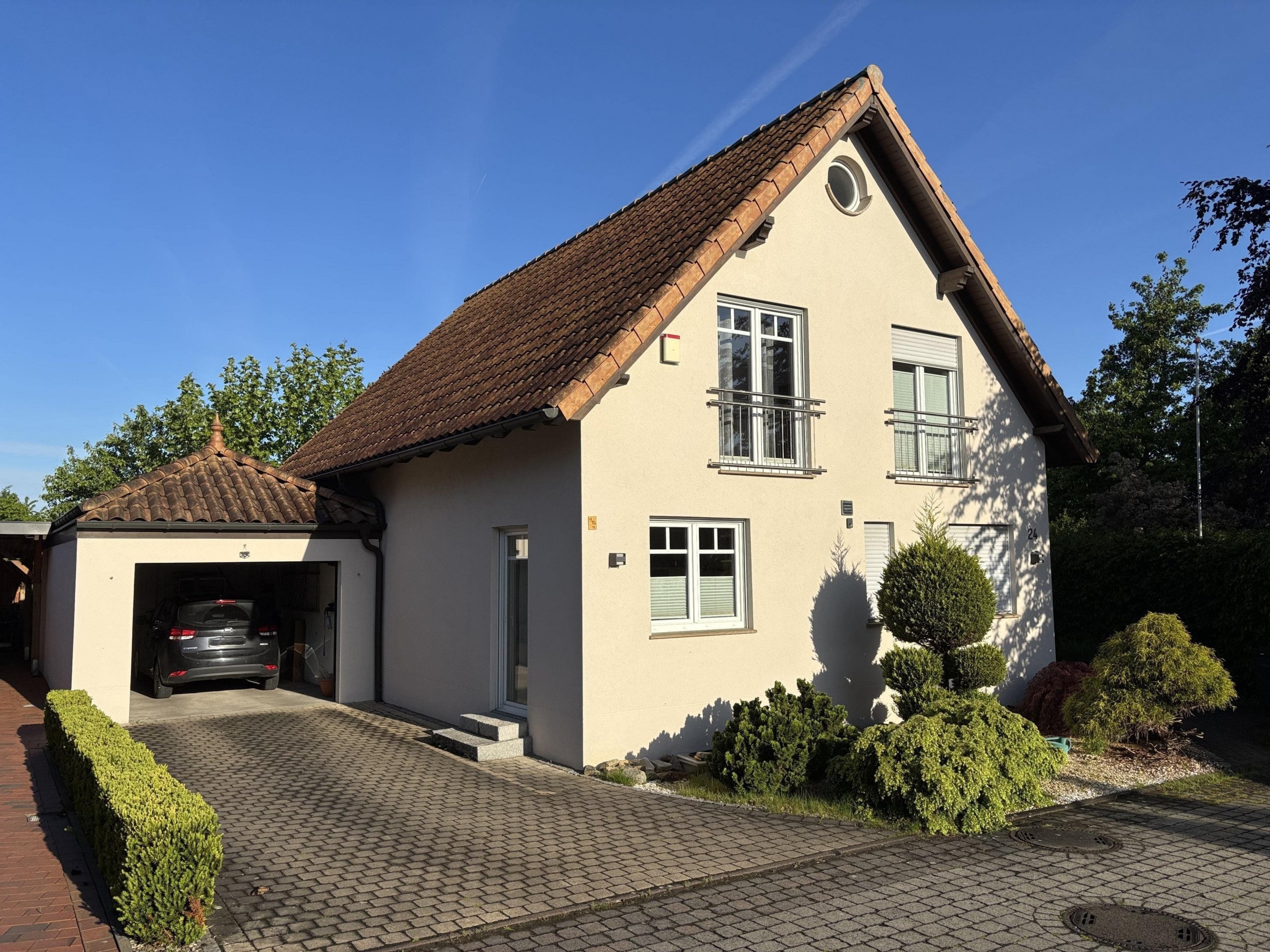 Freistehendes Einfamilienhaus im mediterranen Stil mit Vollkeller und übergroßer Garage in Olfen!