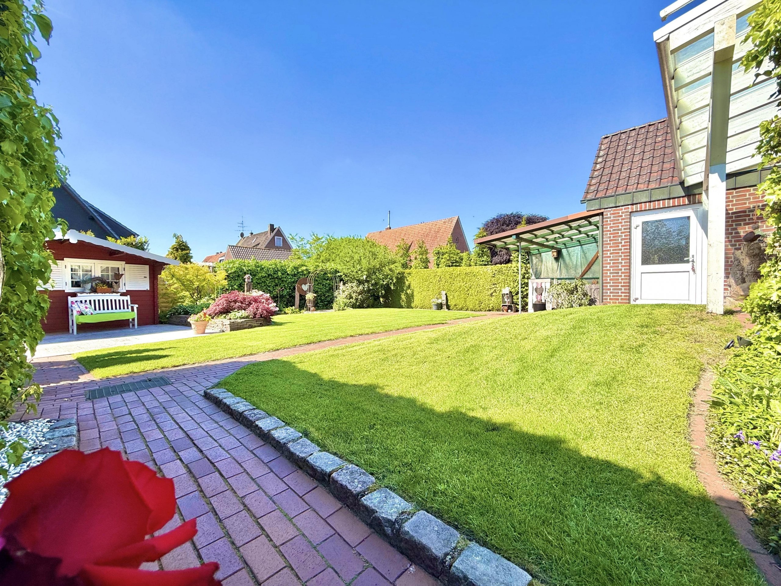 Zwei Familien ein Zuhause. Großes modernisiertes Zweifamilienhaus mit klarer Aufteilung in Südlohn