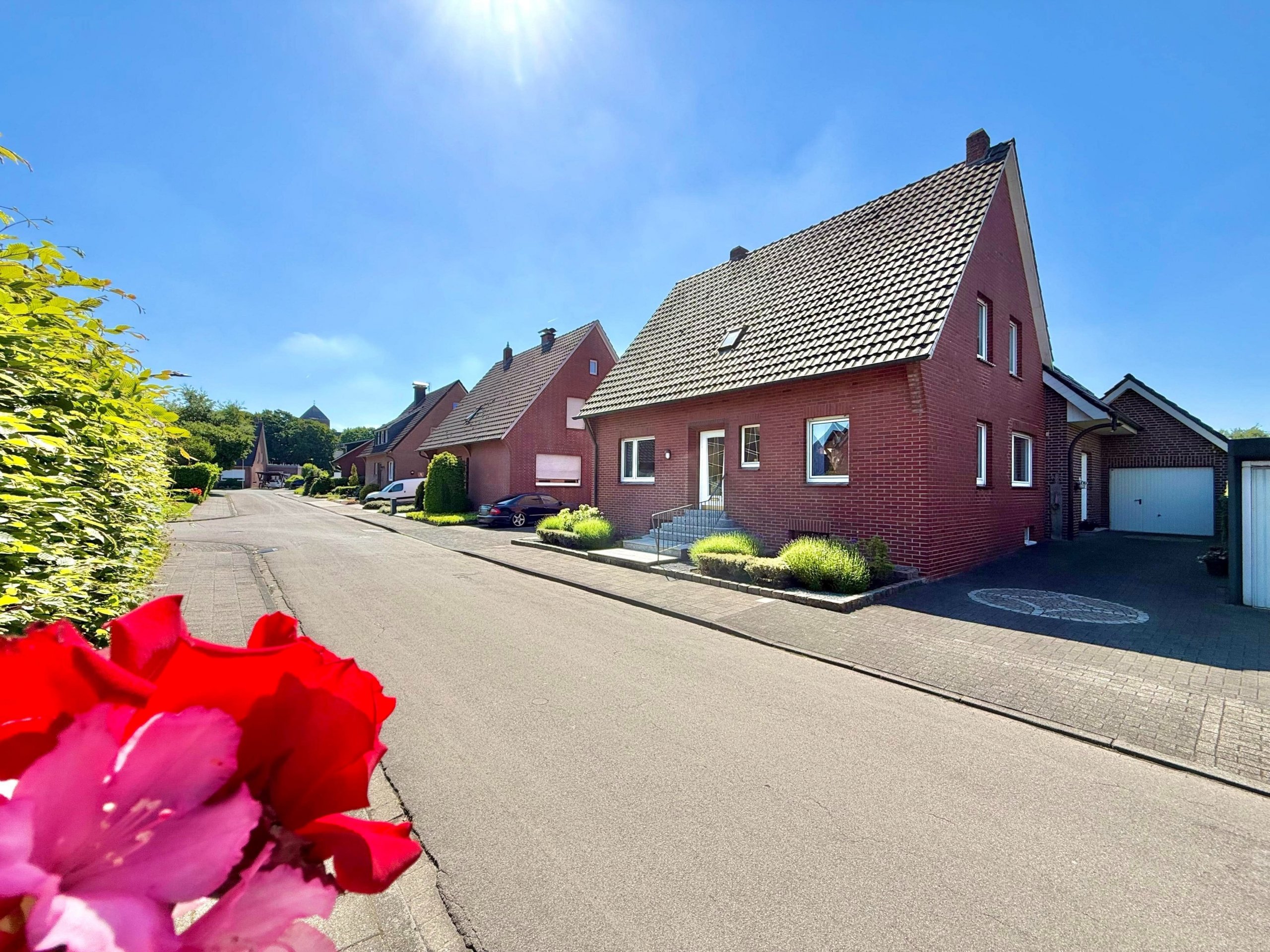 Zwei Familien ein Zuhause. Großes modernisiertes Zweifamilienhaus mit klarer Aufteilung in Südlohn