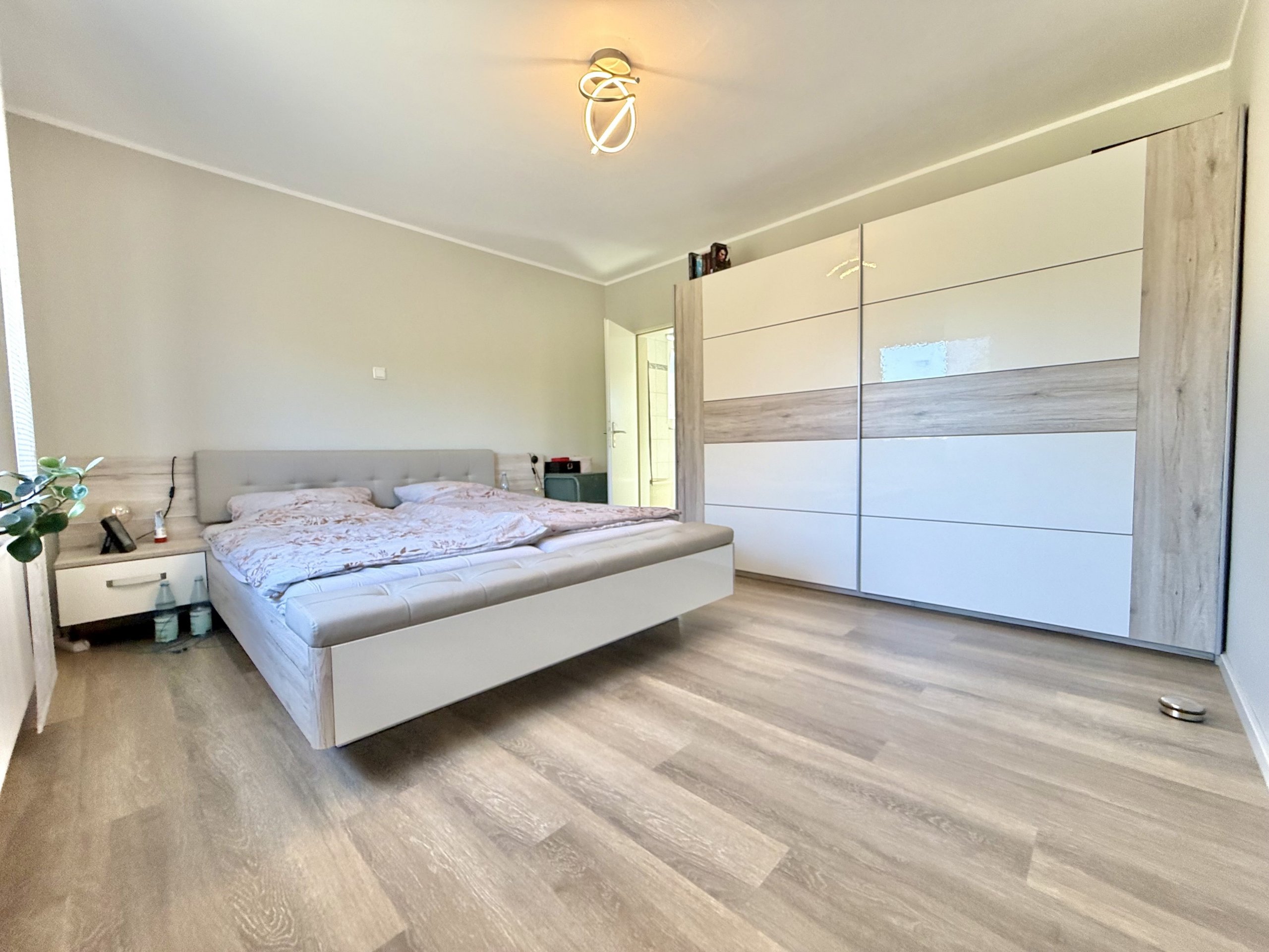 Zwei Familien ein Zuhause. Großes modernisiertes Zweifamilienhaus mit klarer Aufteilung in Südlohn