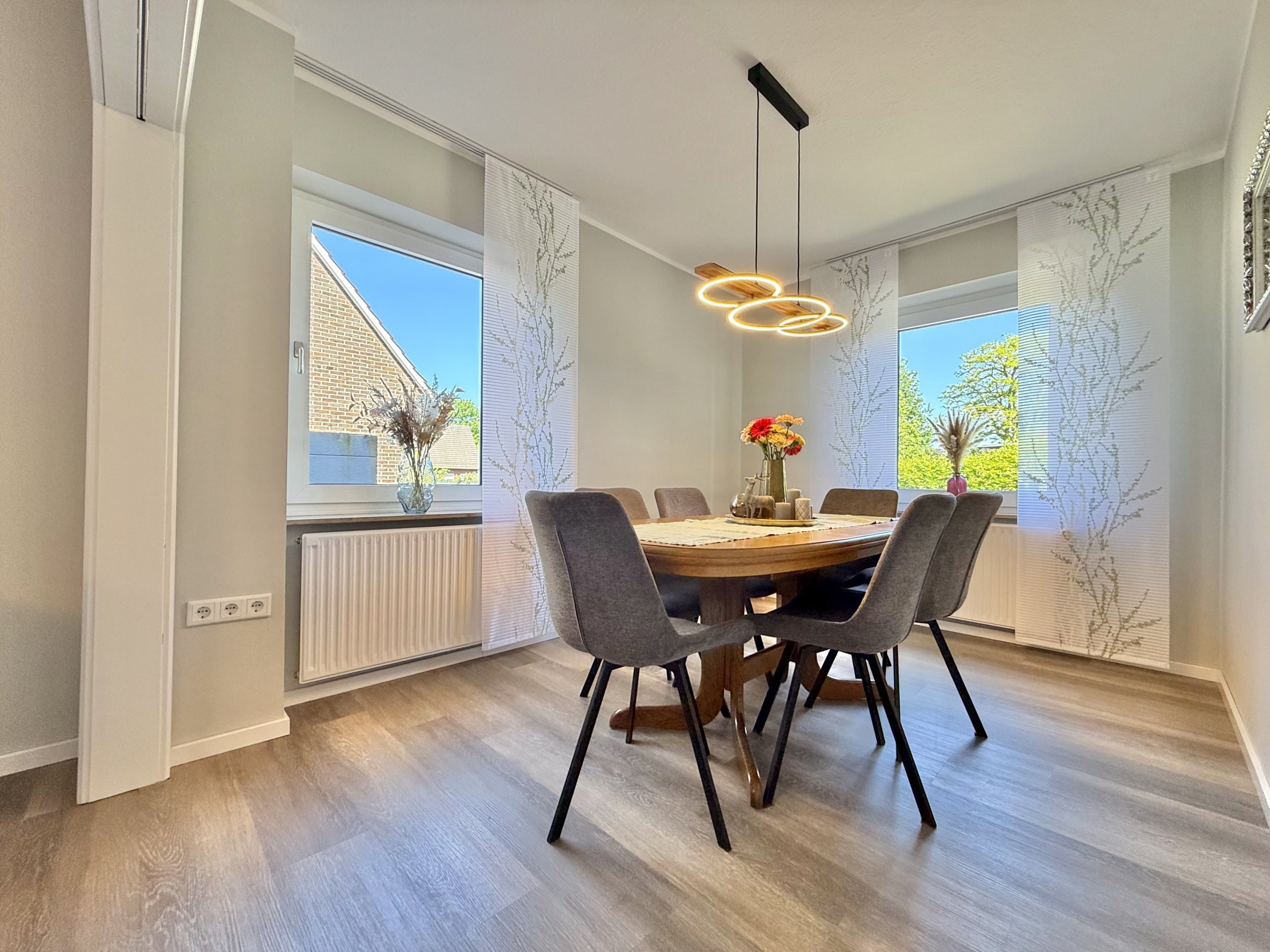 Zwei Familien ein Zuhause. Großes modernisiertes Zweifamilienhaus mit klarer Aufteilung in Südlohn