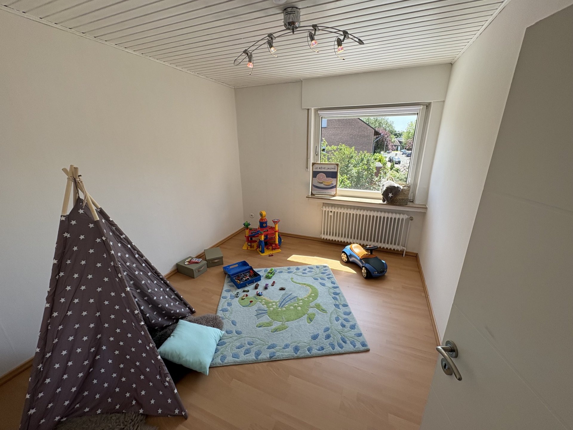 Schöner Garten wartet auf
kleine Familie mit Kindern 😊