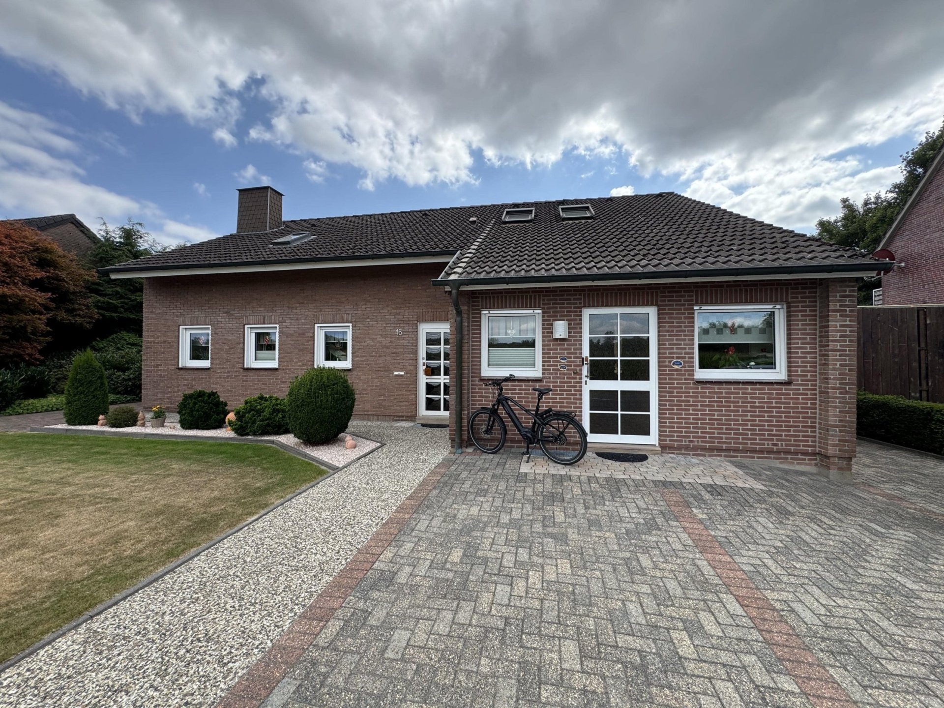 2 Wohneinheiten nebeneinander, großes Grundstück in Coesfeld