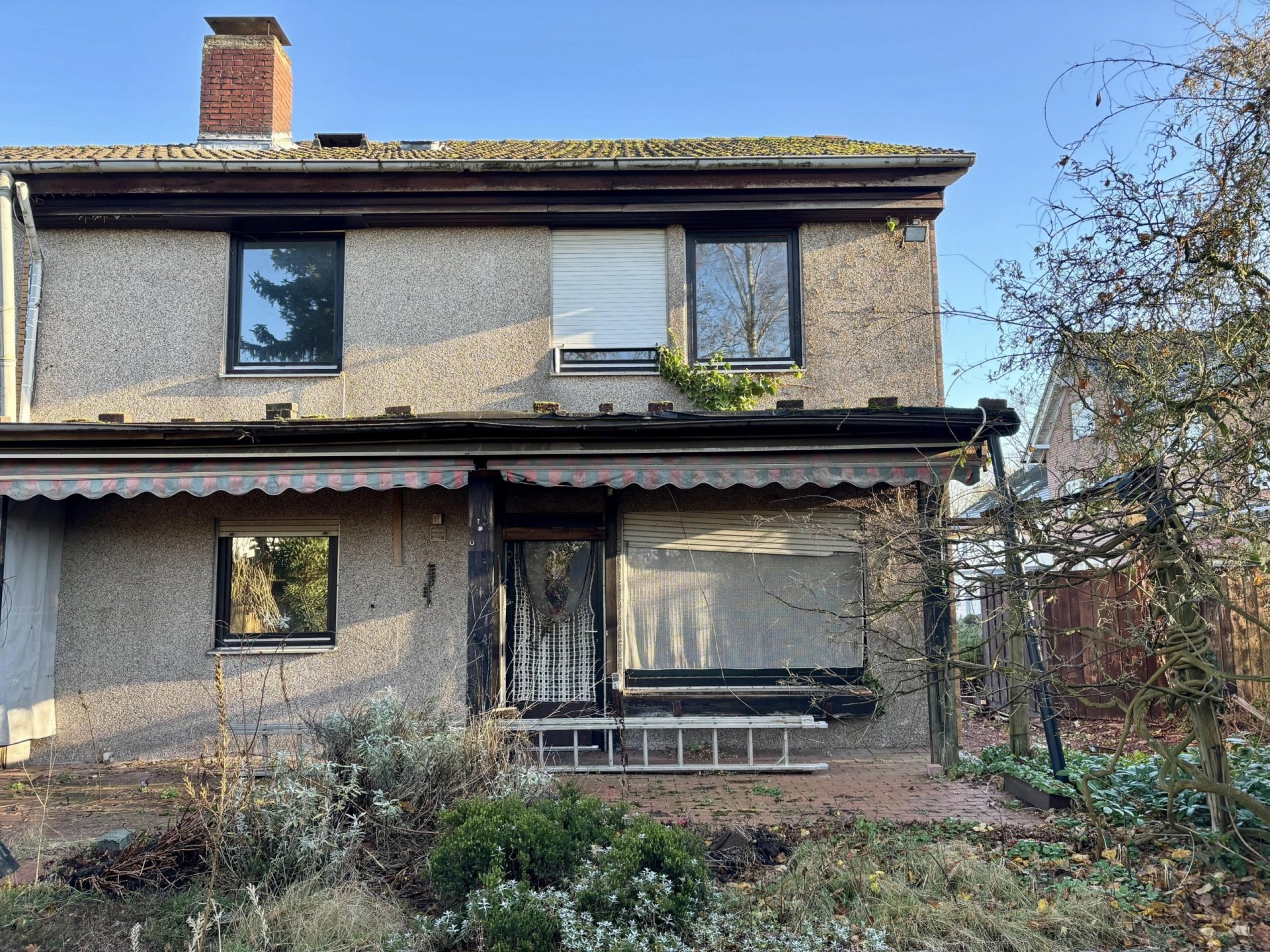 Großzügiges Reihenendhaus mit verwunschenem Grundstück (Erbpacht) in Haltern-Sythen