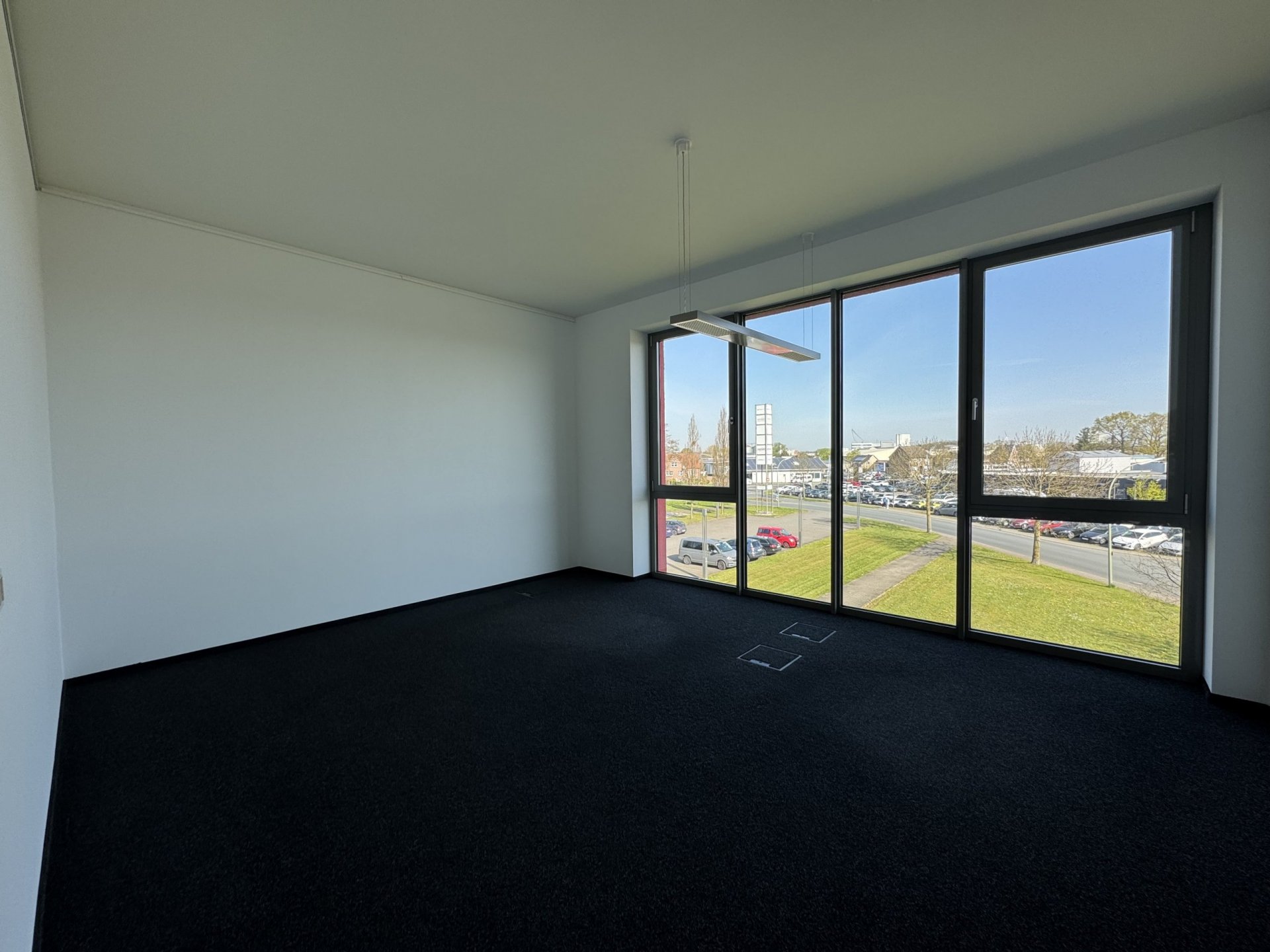 Repräsentative Bürofläche (ca. 250 m²) im Bauhausstil | lichtdurchflutet | sofort verfügbar