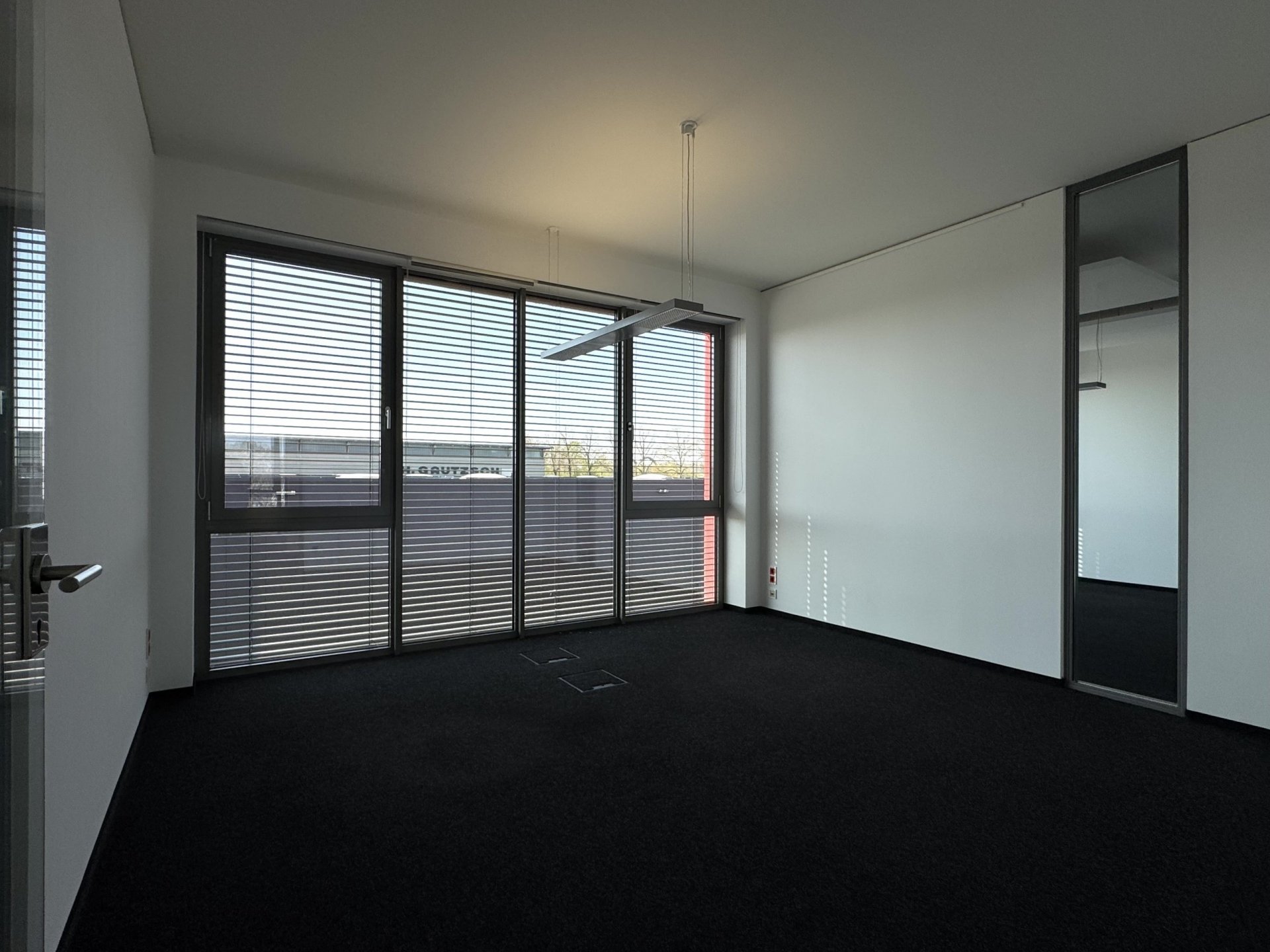 Repräsentative Bürofläche (ca. 250 m²) im Bauhausstil | lichtdurchflutet | sofort verfügbar