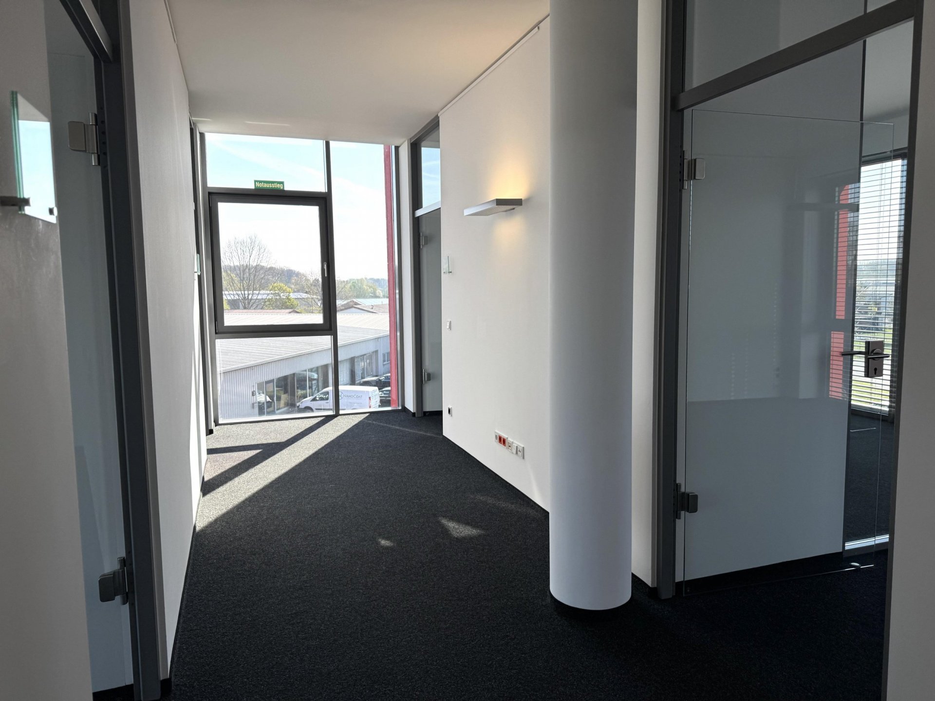 Repräsentative Bürofläche (ca. 250 m²) im Bauhausstil | lichtdurchflutet | sofort verfügbar