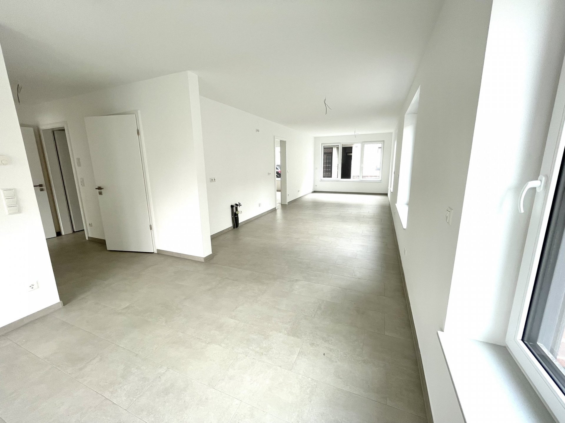 Borken-City: Modernes Mehrfamilienhaus: 6 x 3-Zi.-Wohnungen mit PKW-Stellplätzen und Aufzug!