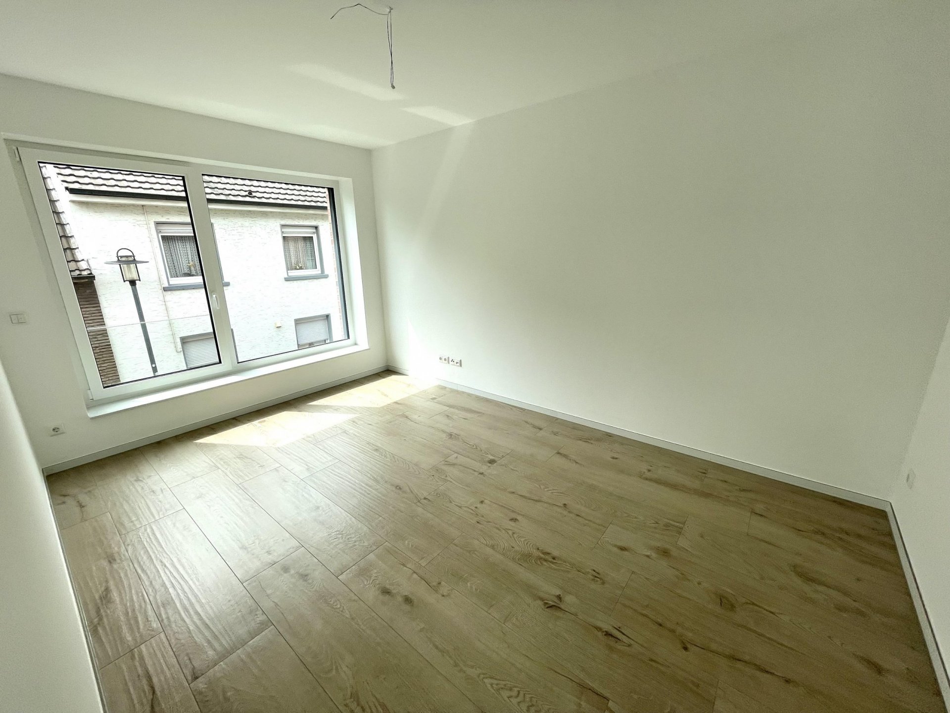 Borken-City: Modernes Mehrfamilienhaus: 6 x 3-Zi.-Wohnungen mit PKW-Stellplätzen und Aufzug!