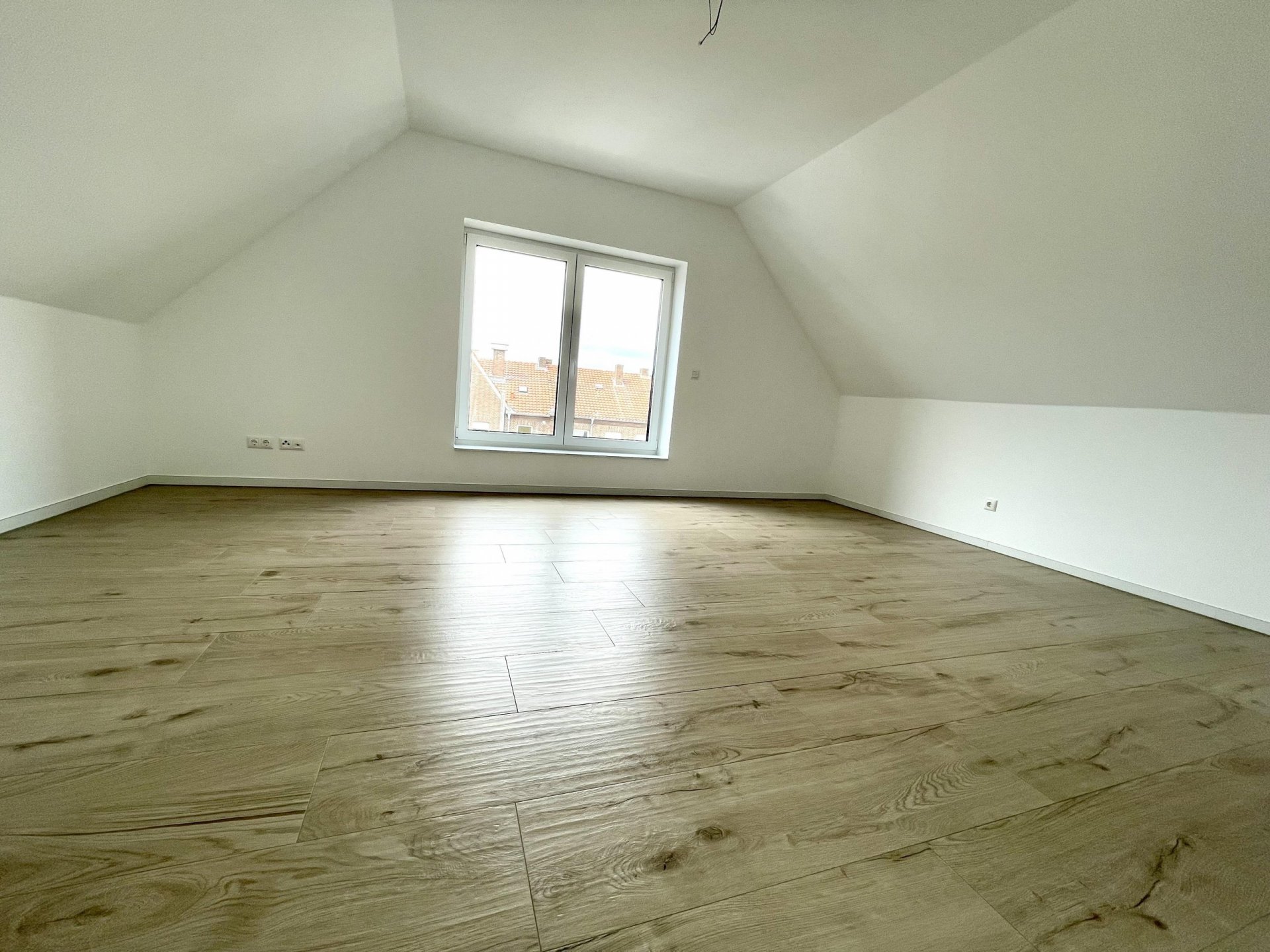 Borken-City: Modernes Mehrfamilienhaus: 6 x 3-Zi.-Wohnungen mit PKW-Stellplätzen und Aufzug!