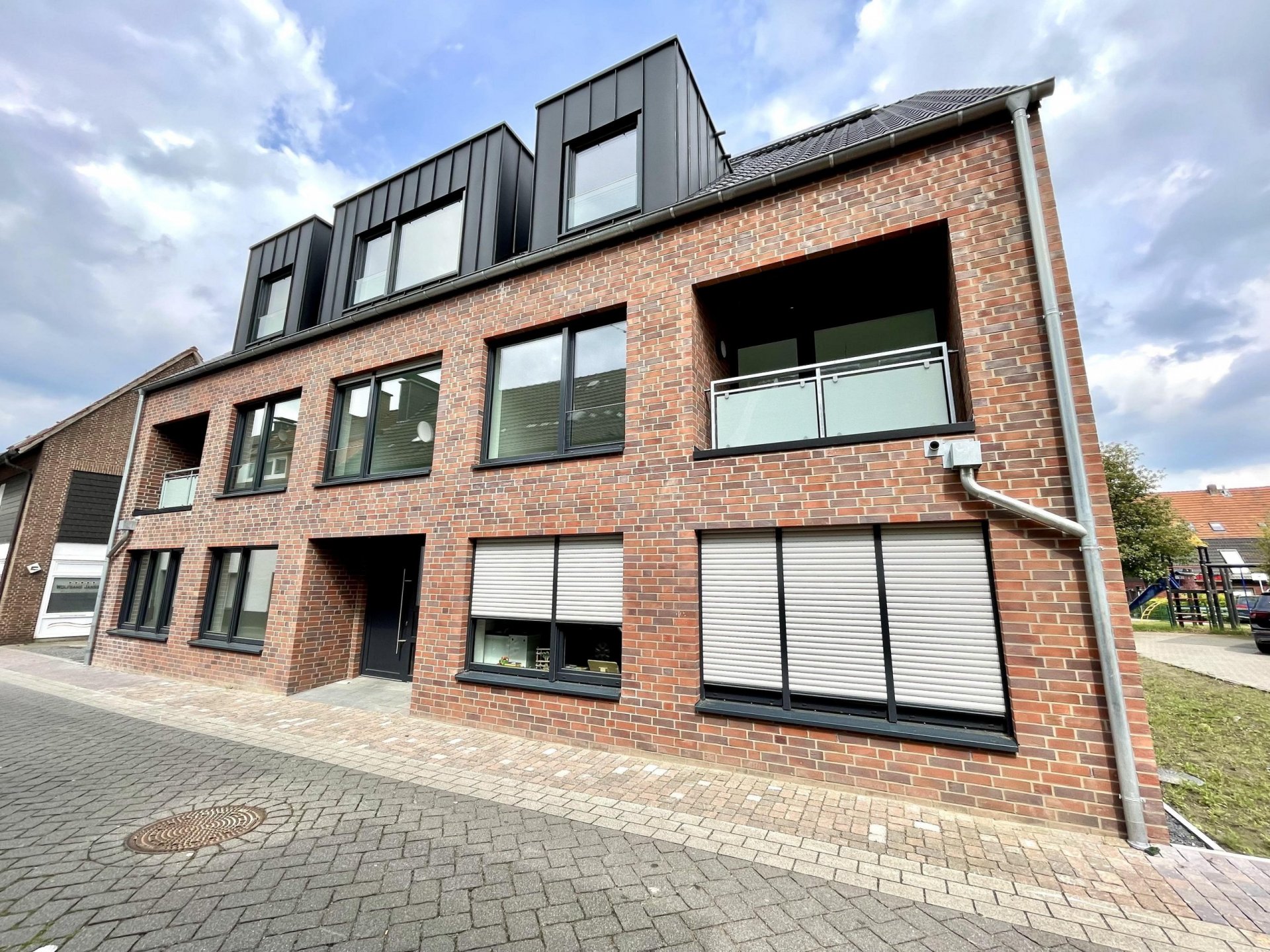 Dachterrasse mit City-Blick: 3-Z.-Maisonettewohnung mit Kellerraum und Aufzug in Borken! (WHG 6)