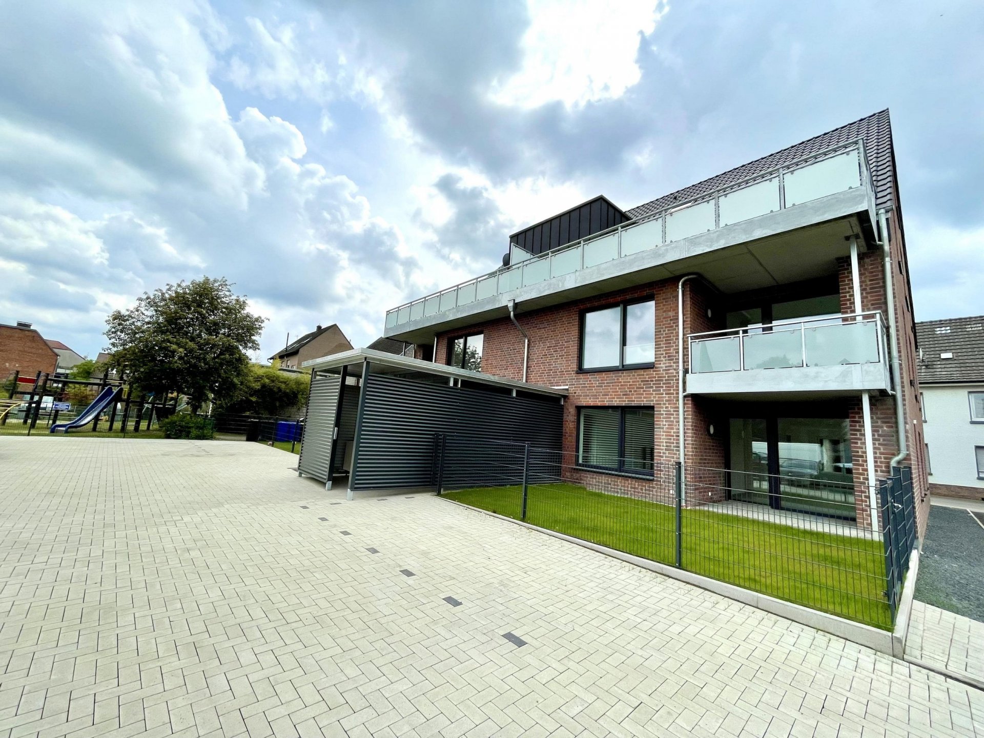 Dachterrasse mit City-Blick: 3-Z.-Maisonettewohnung mit Kellerraum und Aufzug in Borken! (WHG 6)