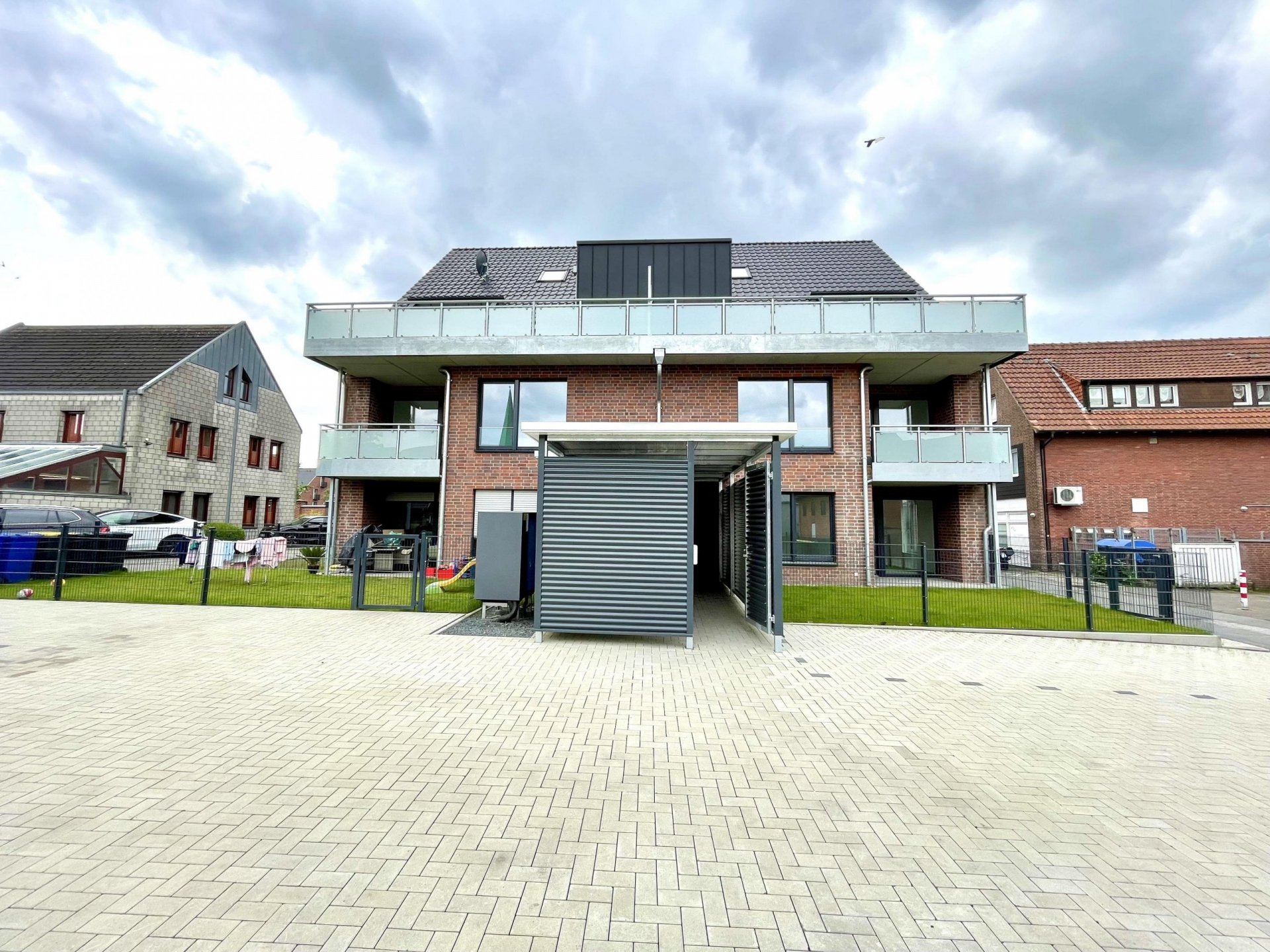 Dachterrasse mit City-Blick: 3-Z.-Maisonettewohnung mit Kellerraum und Aufzug in Borken! (WHG 6)