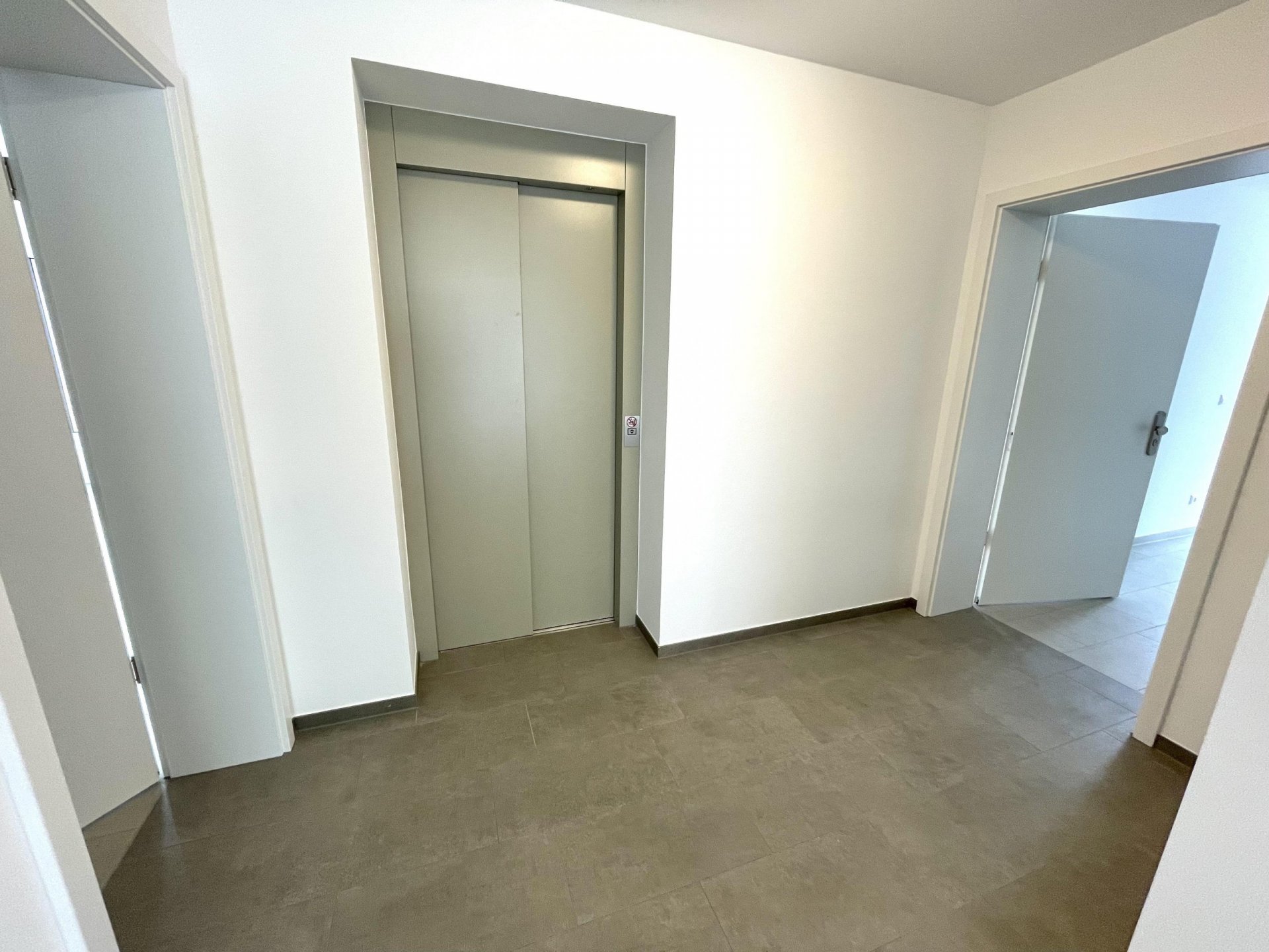 Dachterrasse mit City-Blick: 3-Z.-Maisonettewohnung mit Kellerraum und Aufzug in Borken! (WHG 6)