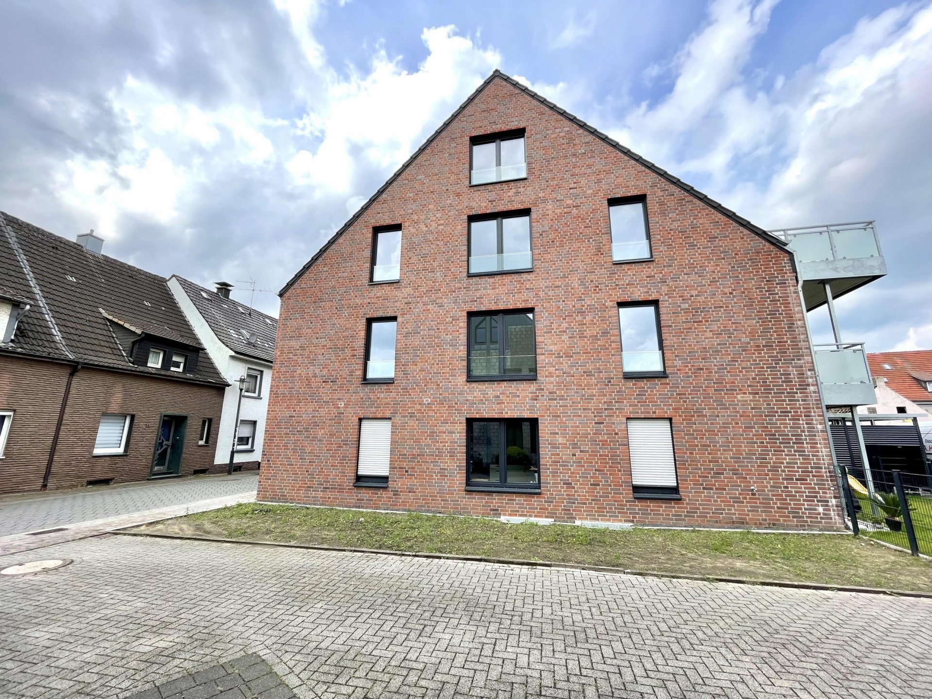 Dachterrasse mit City-Blick: 3-Z.-Maisonettewohnung mit Kellerraum und Aufzug in Borken! (WHG 6)