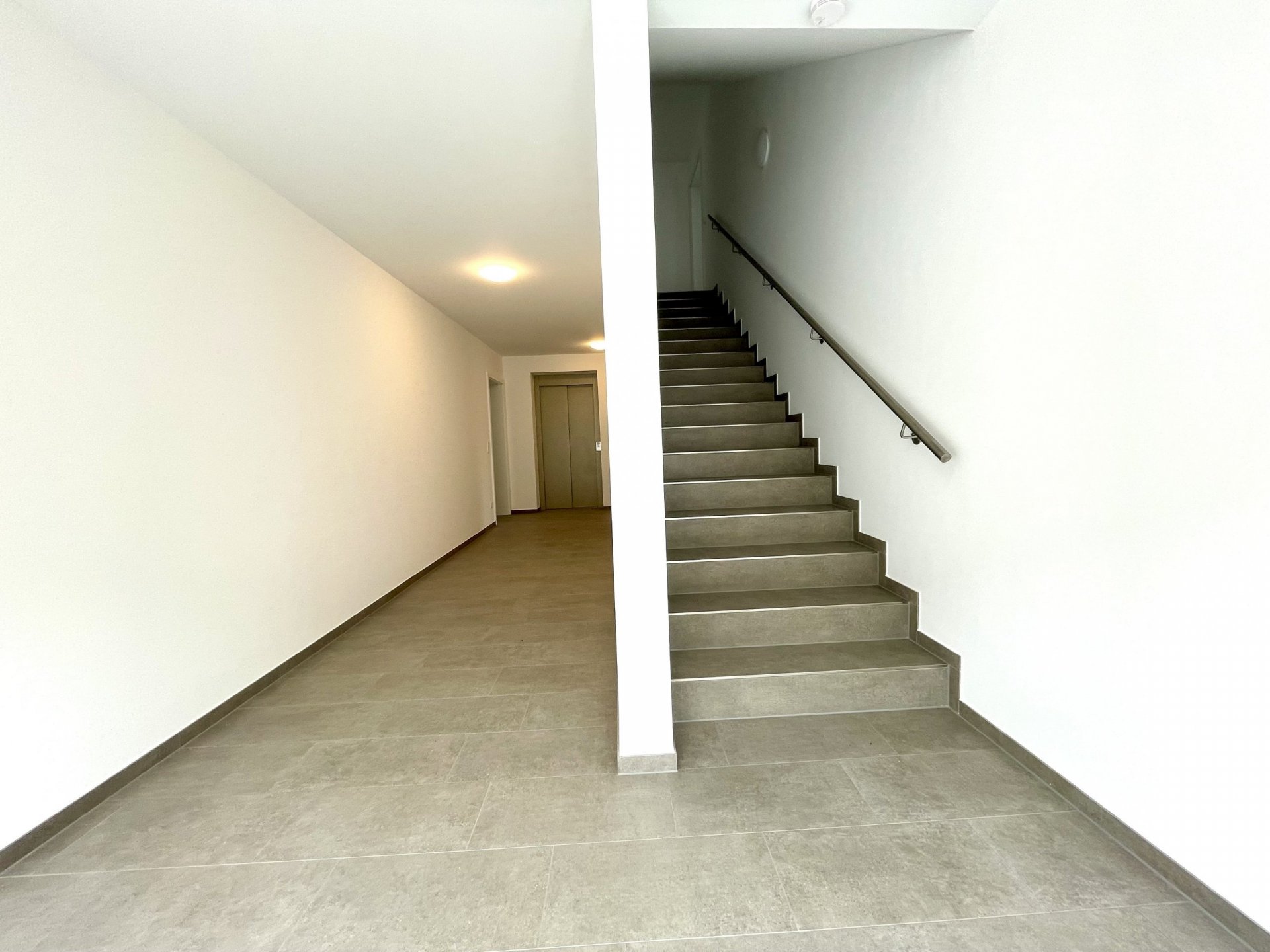 Dachterrasse mit City-Blick: 3-Z.-Maisonettewohnung mit Kellerraum und Aufzug in Borken! (WHG 6)