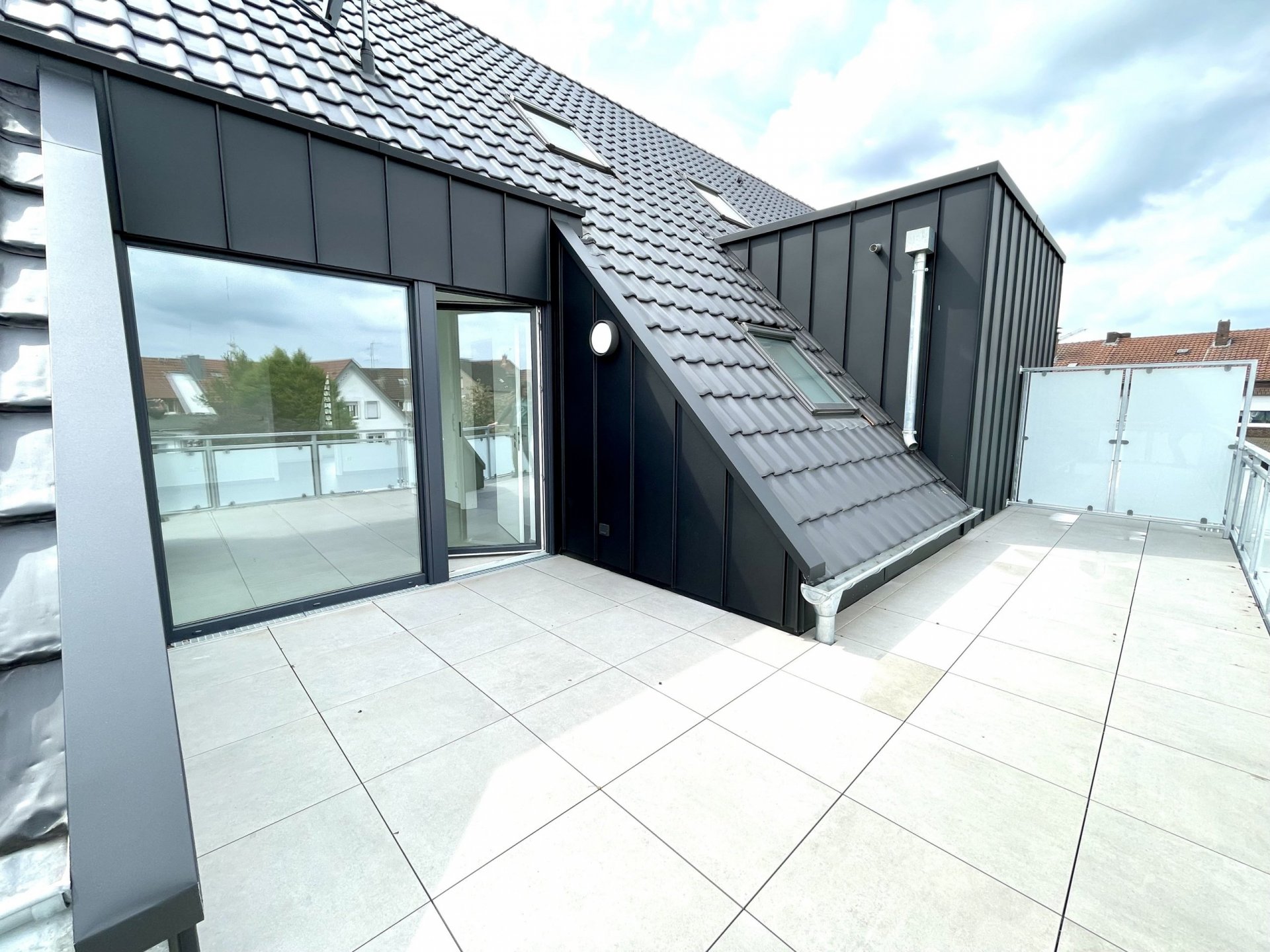 Dachterrasse mit City-Blick: 3-Z.-Maisonettewohnung mit Kellerraum und Aufzug in Borken! (WHG 6)