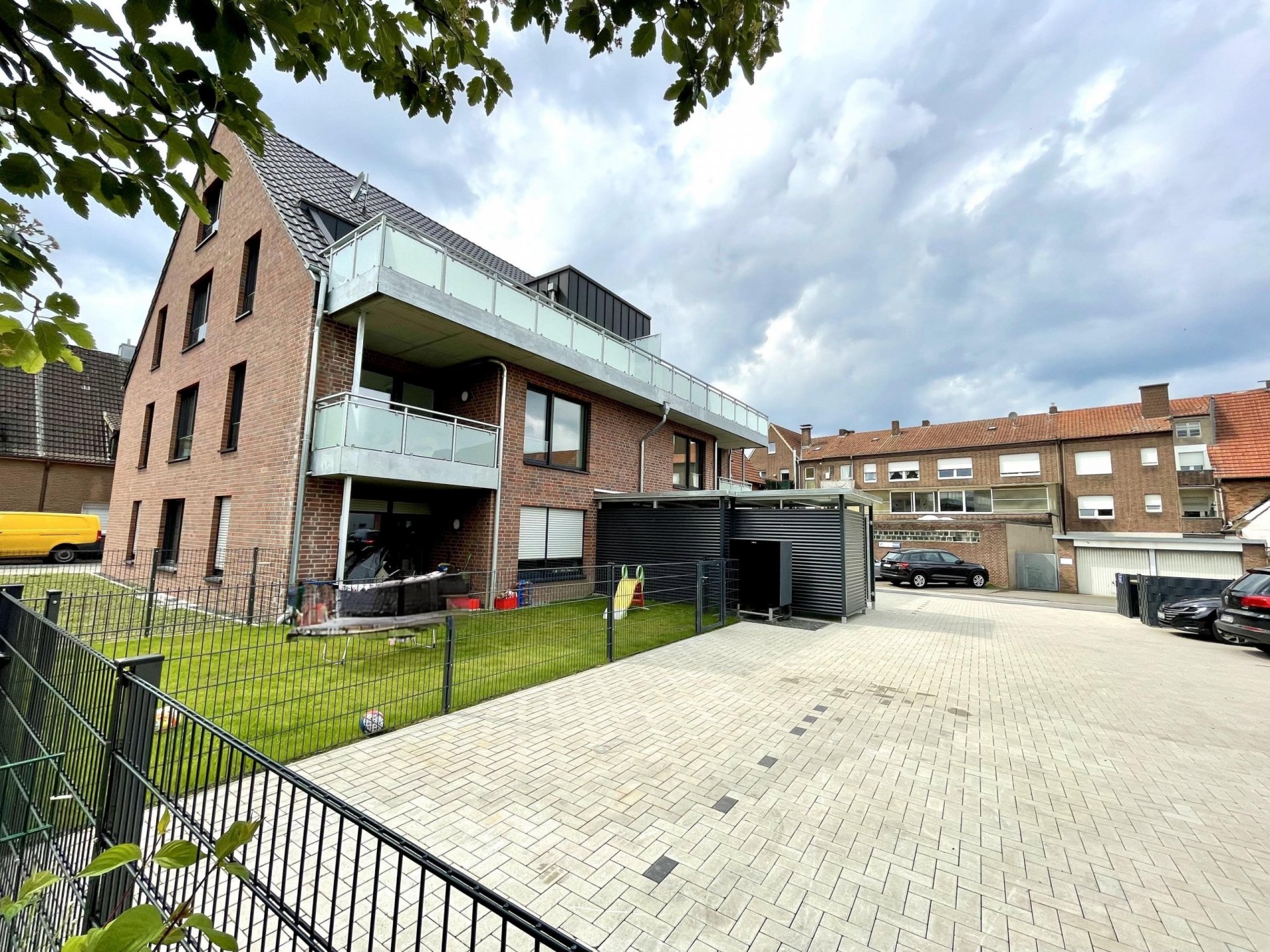 Dachterrasse mit City-Blick: 3-Z.-Maisonettewohnung mit Kellerraum und Aufzug in Borken! (WHG 6)
