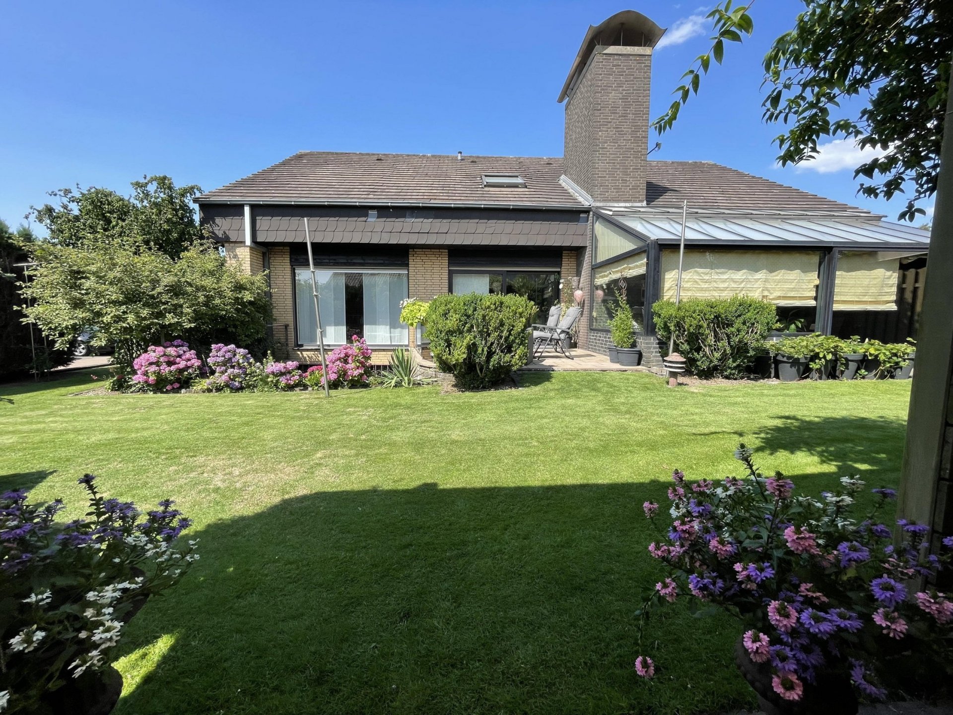 Freistehendes XL-Ein- bis Zweifamilienhaus in idyllischer Wohnlage von Borken-Burlo!