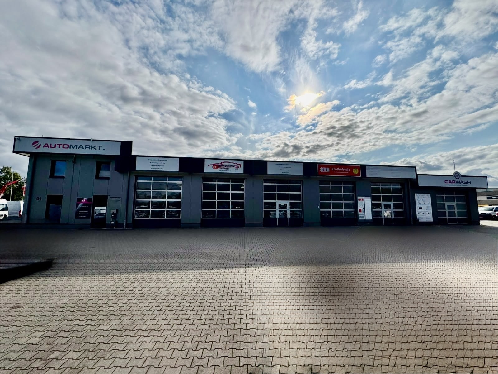 Moderne Gewerbeimmobilie mit Betriebsleiterwohnung in verkehrsgünstiger Lage von Lüdinghausen!