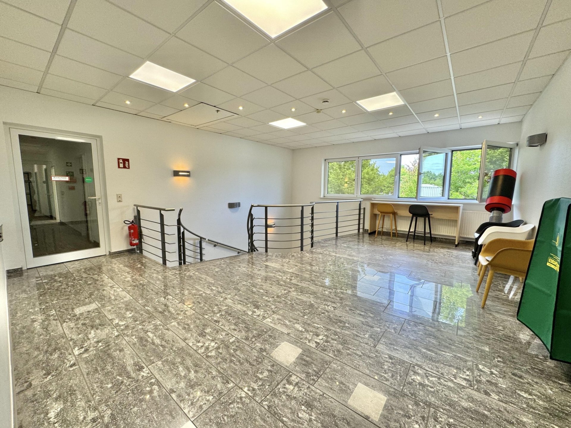Exklusives Büro in Bocholt mit 5,19 % Rendite & Baugrundstück – perfekte Kapitalanlage!