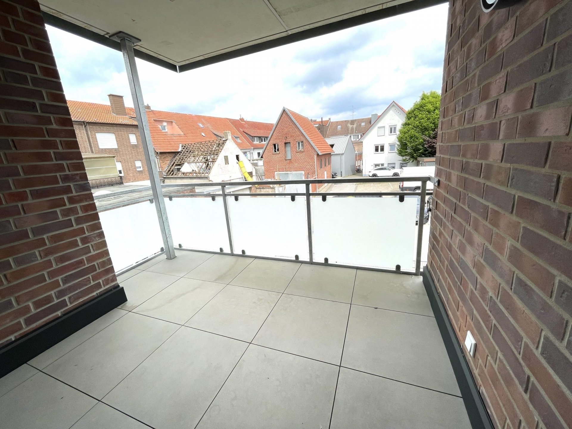Erstbezug: Moderne 3.-Z.-Wohnung im 1. OG mit Kellerraum und Aufzug! (WHG 3)