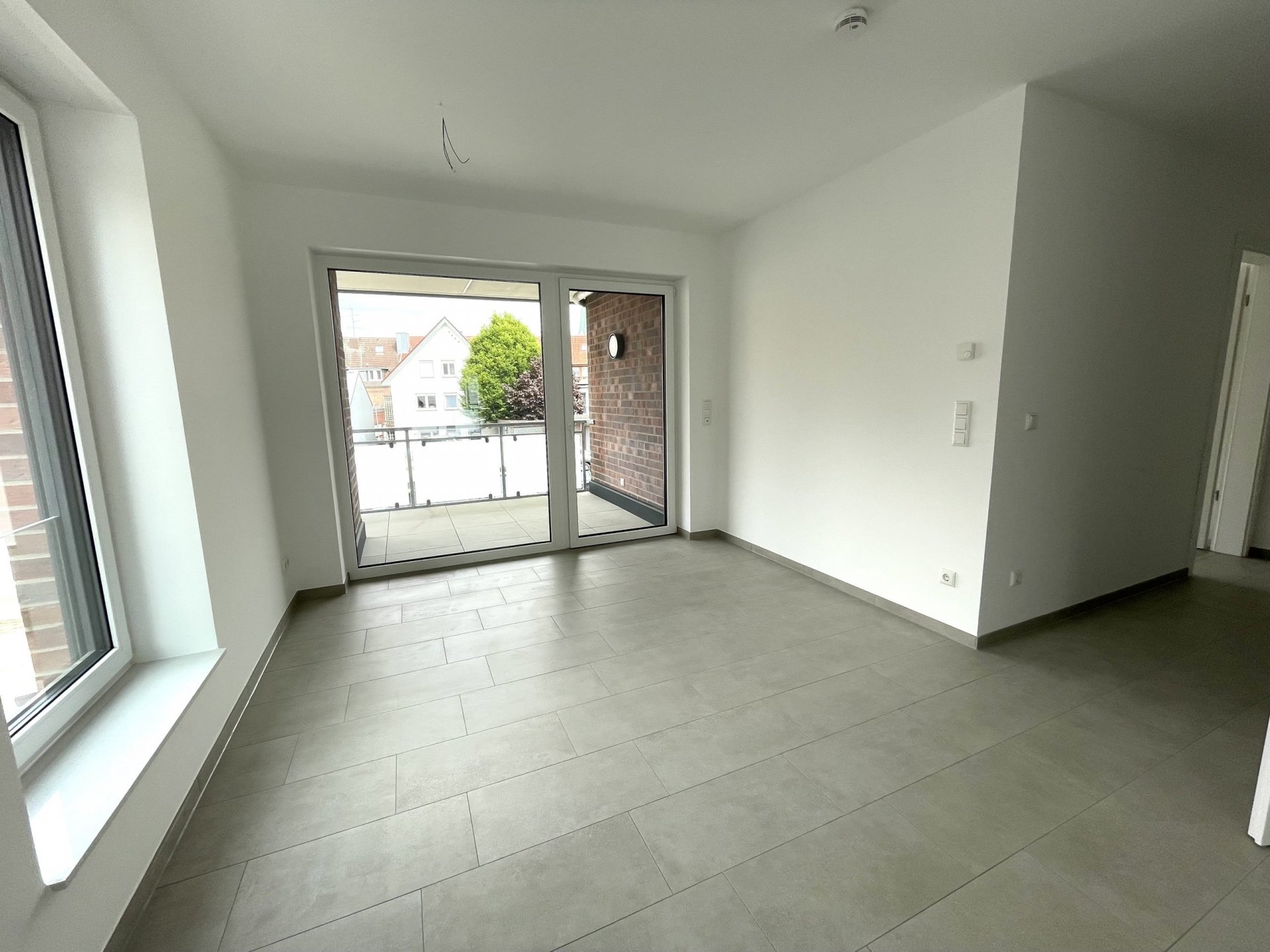 Erstbezug: Moderne 3.-Z.-Wohnung im 1. OG mit Kellerraum und Aufzug! (WHG 3)