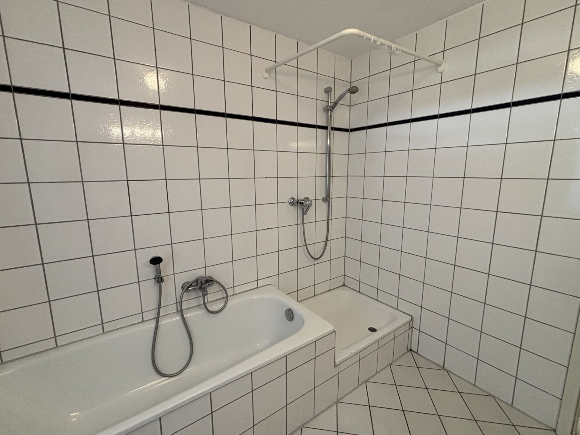 Kapitalanleger und Selbstnutzer aufgepasst! Erdgeschosswohnung mit Souterrain u. großen Garten!