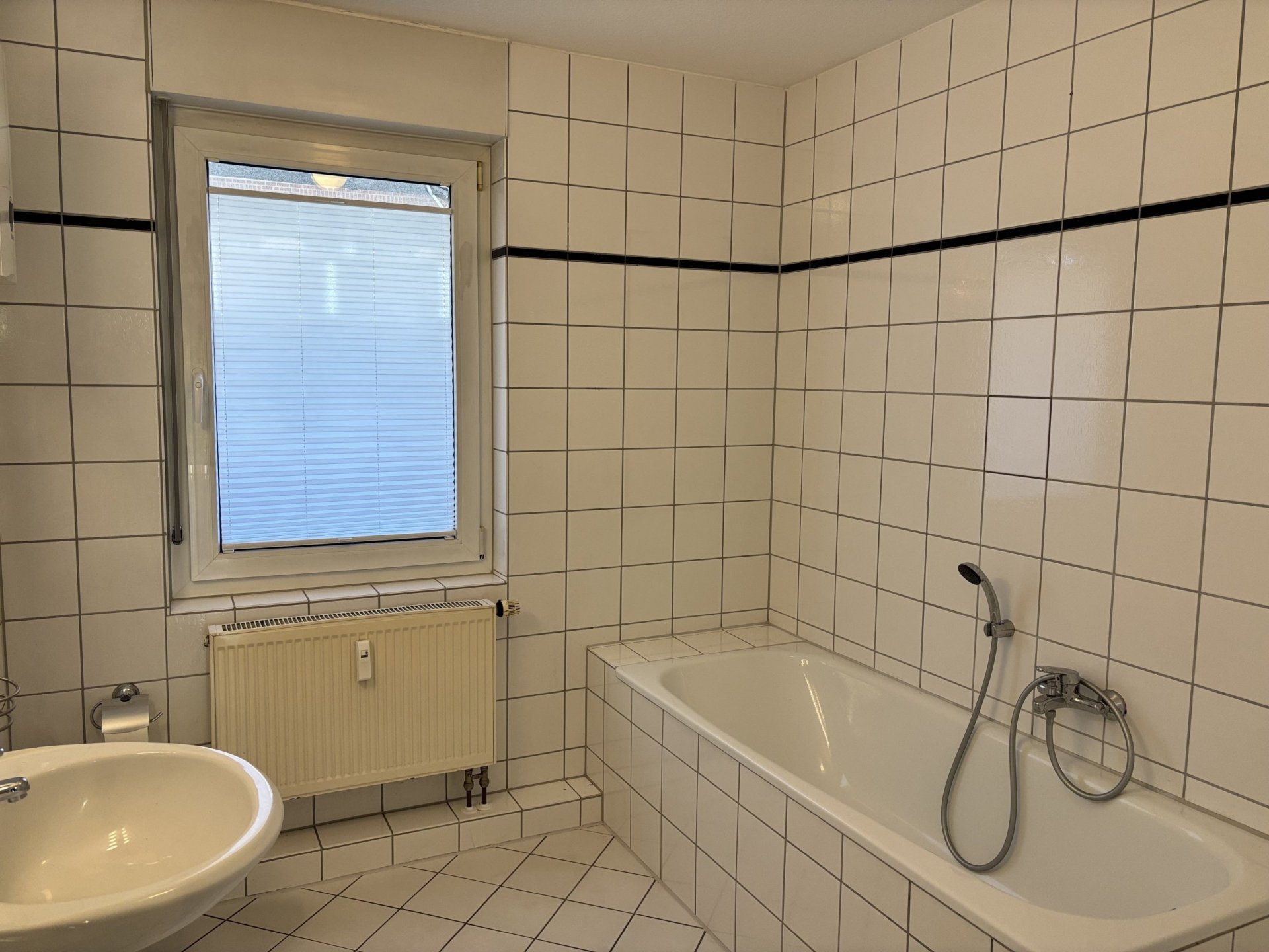 Kapitalanleger und Selbstnutzer aufgepasst! Erdgeschosswohnung mit Souterrain u. großen Garten!